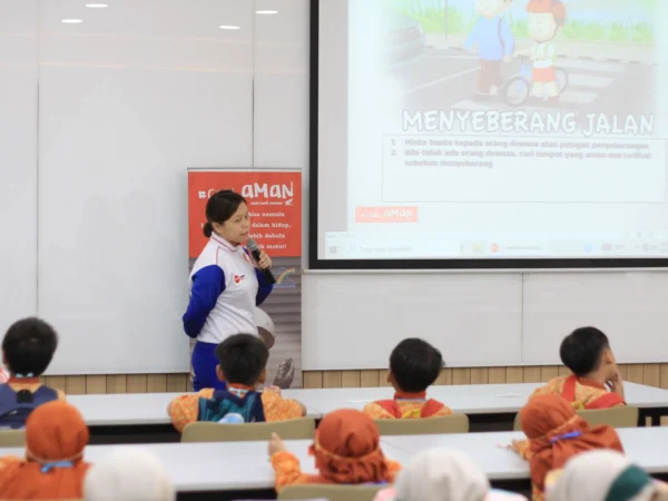 Menanamkan Pentingnya Safety Riding pada Anak-Anak Bersama Instruktur Safety Riding DAM