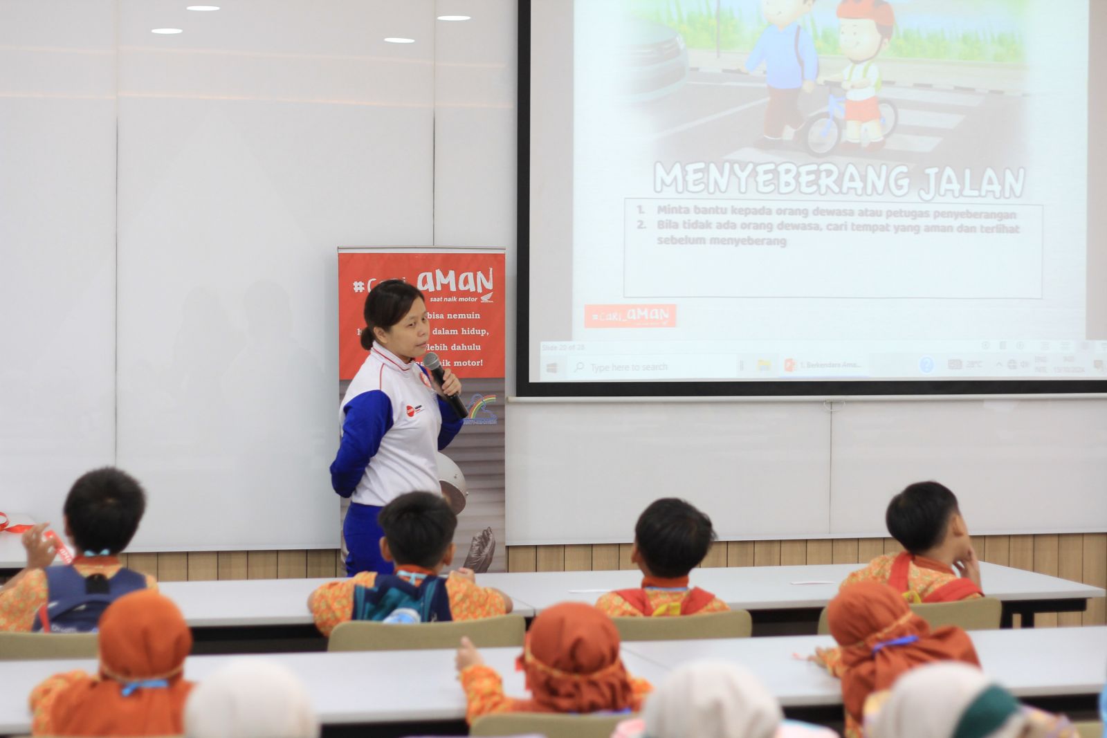 Menanamkan Pentingnya Safety Riding pada Anak-Anak Bersama Instruktur Safety Riding DAM