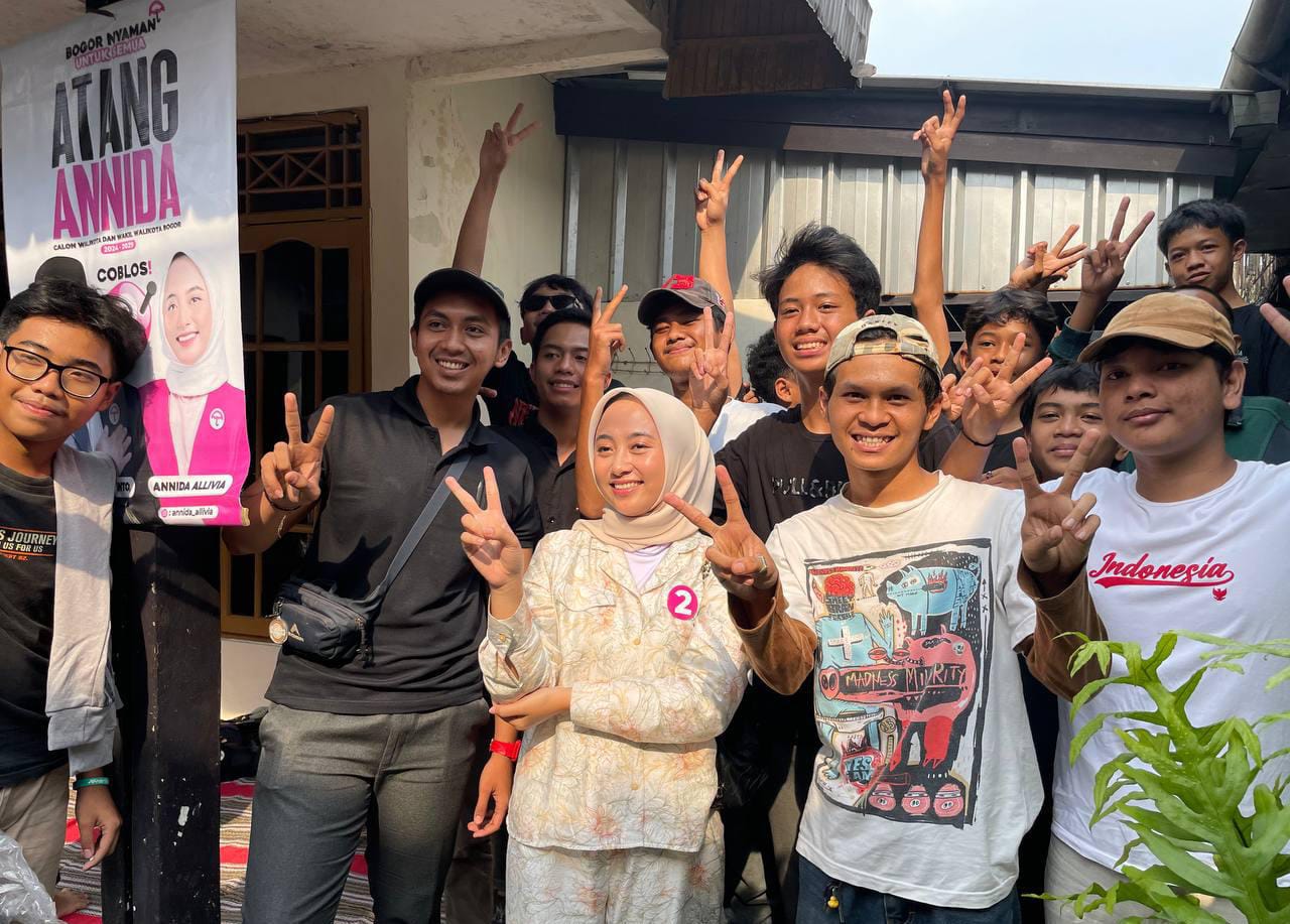 Calon Wakil Wali Kota Bogor, Nomor Urut 2, Annida Allivia saat berdiskusi bersama sejumlah Gen Z. (Yudha Prananda / Jabar Ekspres)