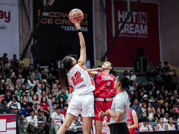 Penabur Cirebon sukses rengkuh gelar kedua setelah mampu tuntaskan perlawan SMA 1 BPK Penabur Bandung di gelaran Honda DBL with Kopi Good Day 2024 West Java Championship (Dok DBL)