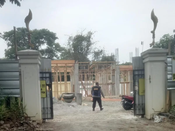 Proyek pembangunan kantor Kecamatan Batununggal Kota Bandung tengah dikerjakan. Namun, pelaksanaannya baru dikerjakan dekati akhir 2024.