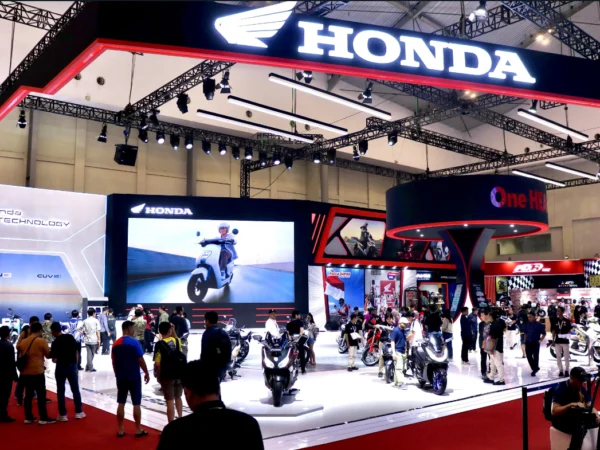 Honda ICON e: dan CUV e: Meriahkan Booth AHM di IMOS 2024