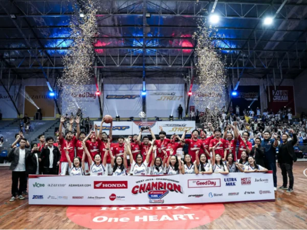 Potret tim putra SMAN 2 Bandung dalam Final Party Honda DBL with Kopi Good Day 2024 West Java Championship