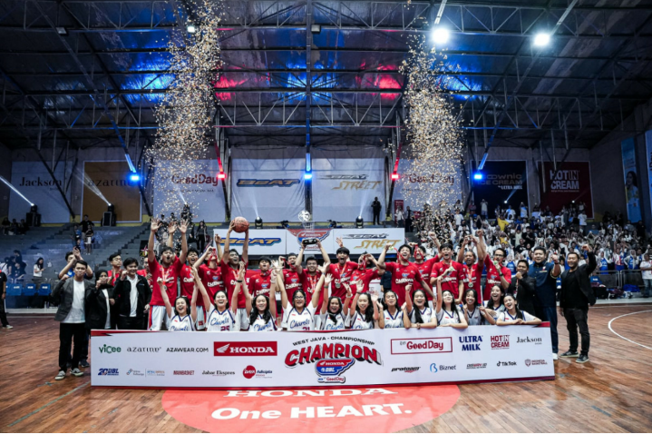 Potret tim putra SMAN 2 Bandung dalam Final Party Honda DBL with Kopi Good Day 2024 West Java Championship