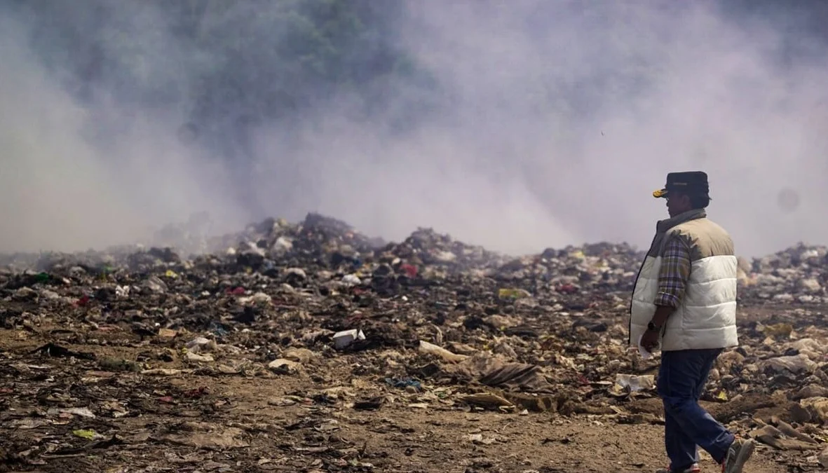 TPPAS Sarimukti kembali mengalami over kapasitas. Sebab dibeberapa wilayah di Bandung Raya, sampah mengalami keterlambatan pengangkutan.