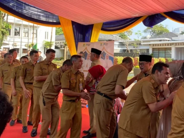 Jajaran aparatur sipil negara (ASN) di lingkungan Pemerintah Kota (Pemkot) Bandung tengah bersilaturahmi, beberapa waktu lalu. (Nizar/Jabar Ekspres)