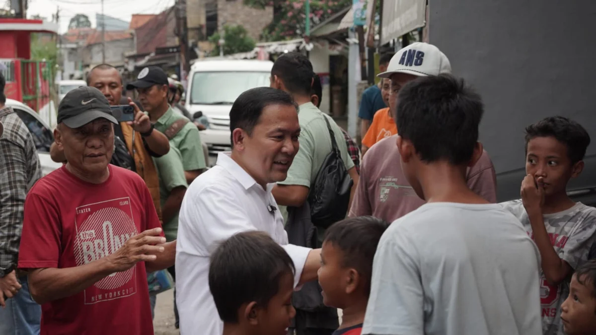 Calon Wali Kota Bogor, Dokter Rayendra alias Raendi Rayendra saat blusukan menyapa warga. (Foto: Istimewa)