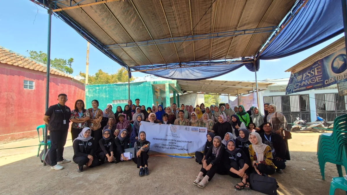 Foto bersama mitra dari Puskesmas Panca beserta masyarakat (Foto: Dosen & Mahasiswa Universitas Bhakti Kencana Kelompok 28)