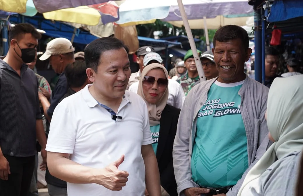 Calon Wali Kota Bogor, Dokter Reyendra alias Raendi Rayendra saat melakukan blusukan ke Pasar Anyar, Bogor. (Foto: Istimewa)