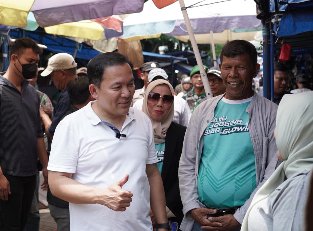 Calon Wali Kota Bogor, Dokter Reyendra alias Raendi Rayendra saat melakukan blusukan ke Pasar Anyar, Bogor. (Foto: Istimewa)