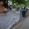 Ratusan masyarakat saat mengikuti Bogor Batik Festival ke-15 di Pedestrian Kebun Raya Bogor, Rabu (2/9). (Yudha Prananda / Jabar Ekspres)