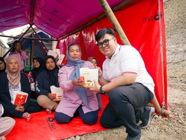 Lucky Mom Indonesia Beri Donasi pada Korban Gempa Kabupaten Bandung