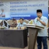 Calon Wali Kota Banjar Bambang Hidayah saat menyampaikan sambutan dalam acara konsolidasi pemenangan Pilwalkot Banjar, Kamis 3 Oktober 2024. (Cecep Herdi/Jabar Ekspres)