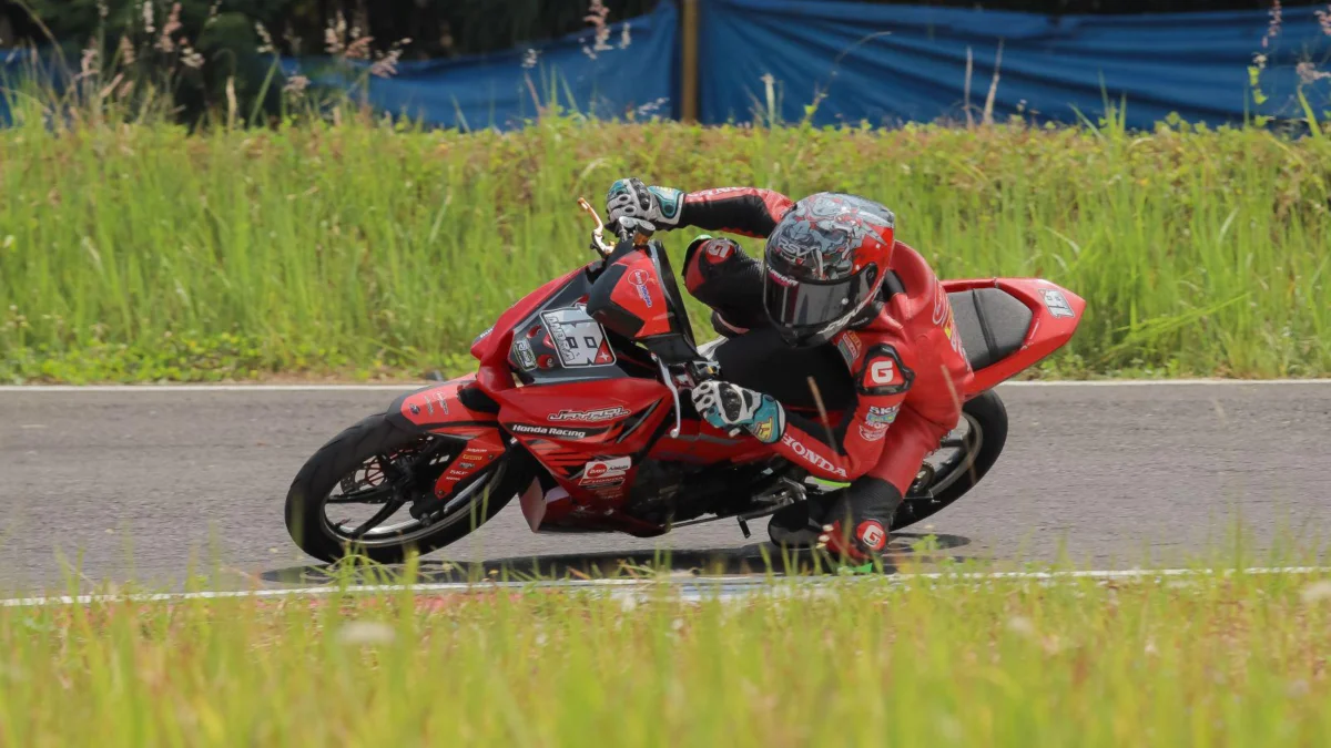 Honda Daya Jayadi Racing Team, tim balap binaan PT Daya Adicipta Motora (DAM), kembali siap menghadapi tantangan di putaran ketiga Kejuaraan Nasional MotoPrix 2024 yang akan berlangsung di Sirkuit Mijen