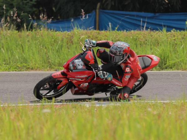 Honda Daya Jayadi Racing Team, tim balap binaan PT Daya Adicipta Motora (DAM), kembali siap menghadapi tantangan di putaran ketiga Kejuaraan Nasional MotoPrix 2024 yang akan berlangsung di Sirkuit Mijen