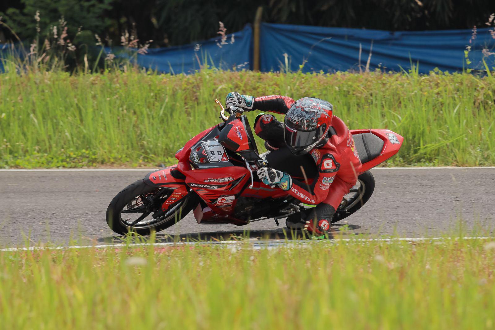 Honda Daya Jayadi Racing Team, tim balap binaan PT Daya Adicipta Motora (DAM), kembali siap menghadapi tantangan di putaran ketiga Kejuaraan Nasional MotoPrix 2024 yang akan berlangsung di Sirkuit Mijen