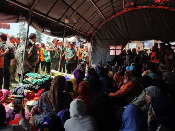 Ilustrasi: Tenda pengungsian sementara bagi para korban terdampak bencana gempa bumi di Kecamatan Kertasari, Kabupaten Bandung. (Jabar Ekspres)