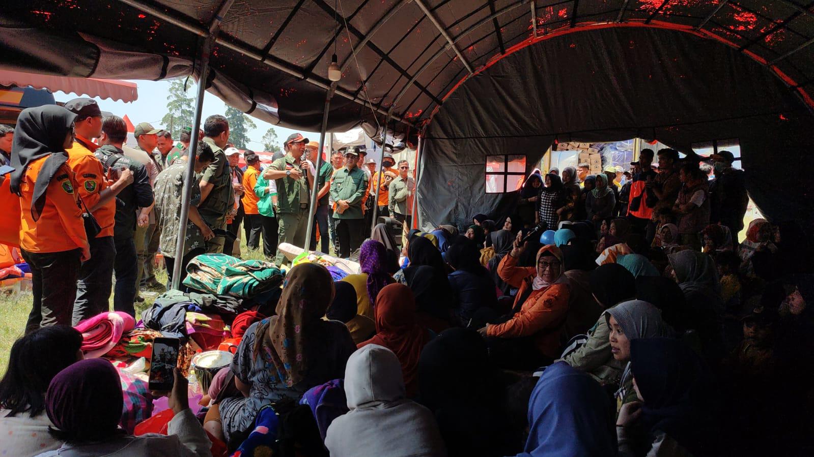 Ilustrasi: Tenda pengungsian sementara bagi para korban terdampak bencana gempa bumi di Kecamatan Kertasari, Kabupaten Bandung. (Jabar Ekspres)