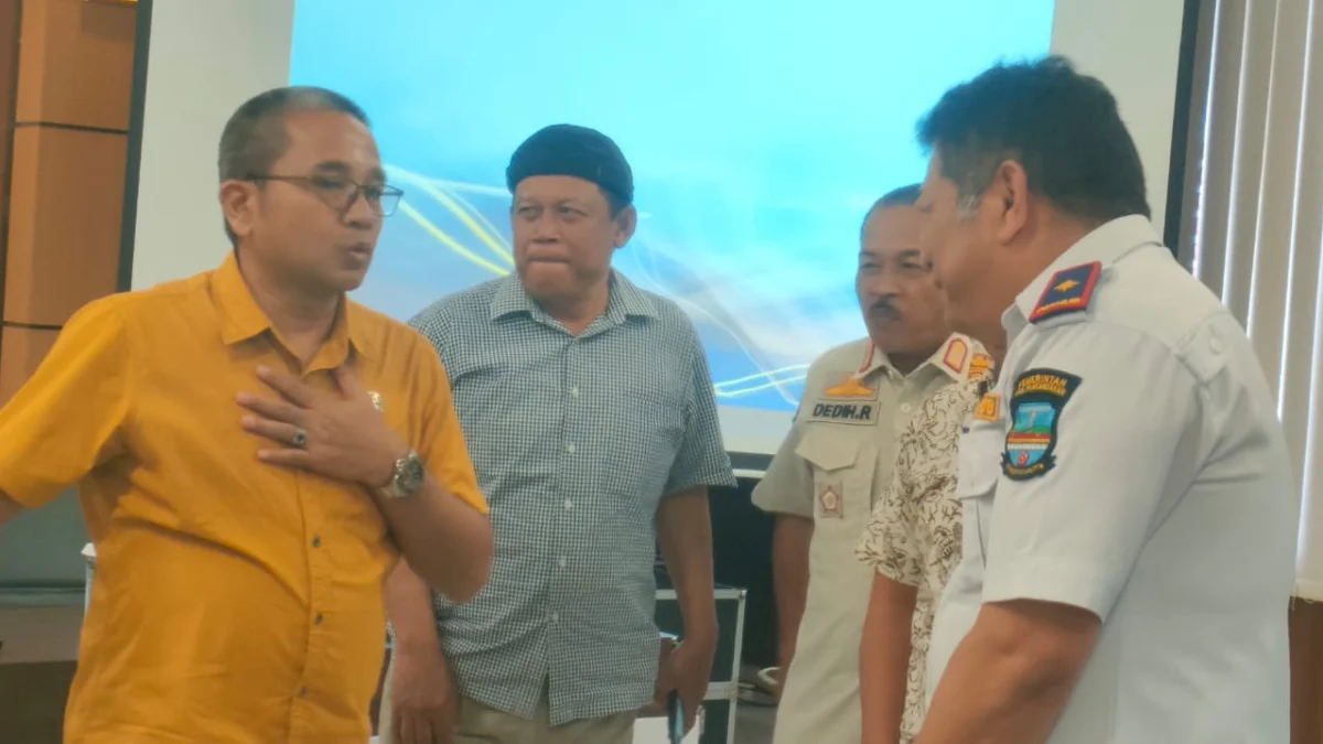 Kadis Perhubungan Kabupaten Pangandaran Irwansyah bersama Pj Bupati Pangandaran Benny Bachtiar (kiri), baru-baru ini. (Istimewa)