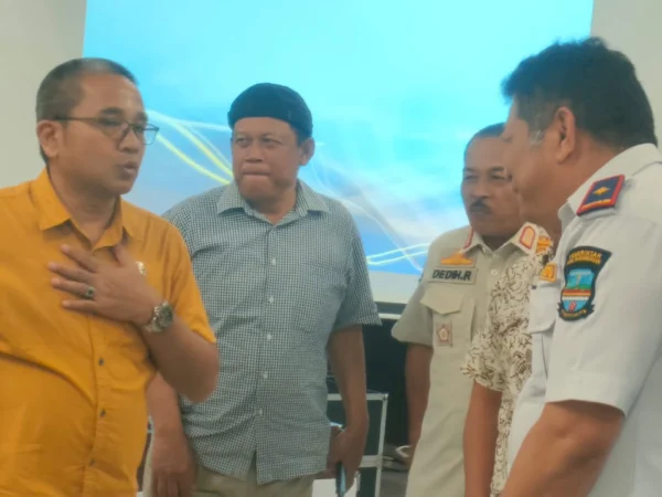 Kadis Perhubungan Kabupaten Pangandaran Irwansyah bersama Pj Bupati Pangandaran Benny Bachtiar (kiri), baru-baru ini. (Istimewa)