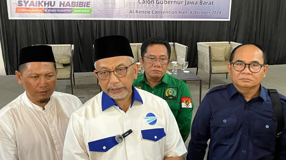 Calon Gubernur Jawa Barat Ahmad Syaikhu (tengah) optimis bisa ulangi kemenangan Aher di Pilgub Jabar.