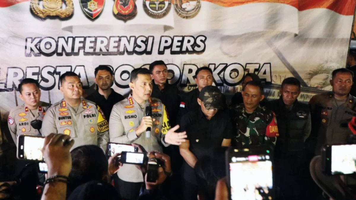 Polresta Bogor Kota bersama unsur Forkopimda Kota Bogor saat menggelar Konferensi Pers, Minggu (6/10) Malam. (Yudha Prananda / Jabar Ekspres)