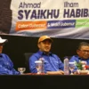 Ketua Harian Tim Pemenangan Asih, Akbar Zulfakar (tengah).