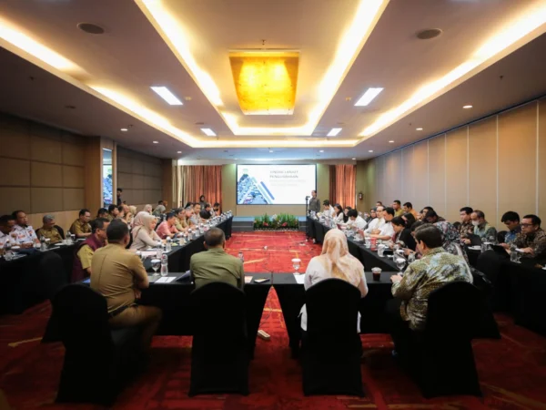 Rapat Pembahasan Tindak Lanjut Rencana Pengusahaan BIUTR Pemkot Bandung bersama Kementerian PUPR dan Pemprov Jabar, pada Selasa (8/10).