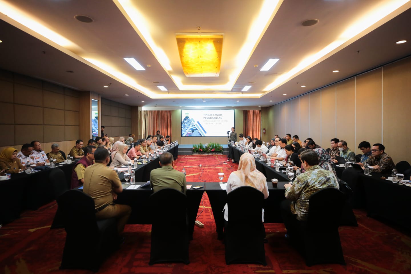 Rapat Pembahasan Tindak Lanjut Rencana Pengusahaan BIUTR Pemkot Bandung bersama Kementerian PUPR dan Pemprov Jabar, pada Selasa (8/10).