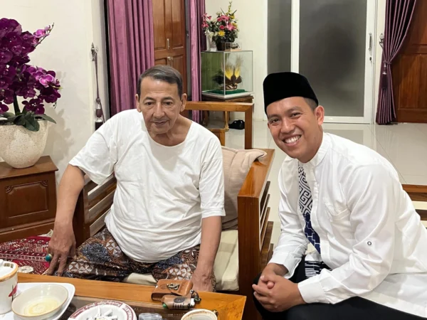 Habib Luthfi bin Yahya bersama Calon Wali Kota Bogor, Nomor Urut 1, Sendi Fardiansyah. (Yudha Prananda / Istimewa)