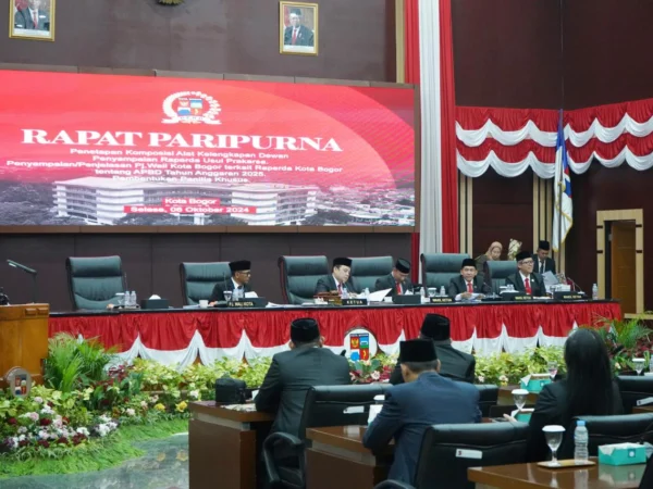 Jajaran DPRD Kota Bogor saat melakukan Rapat Paripurna bersama Pemkot Bogor. (Yudha Prananda / Jabar Ekspres)