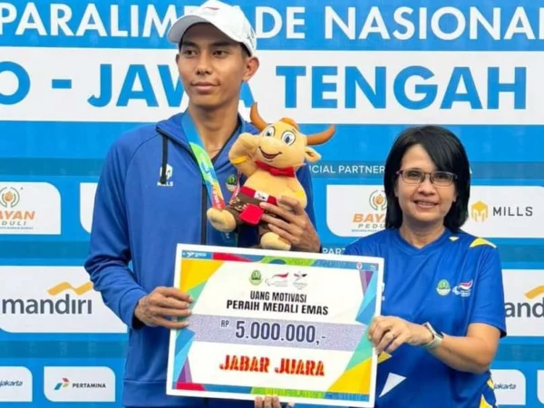 Ist. Salah satu atlet asal Jabar saat menjadi peraih medali emas di Peparnas ke- 17 Tahun 2024, Solo, Jateng. Dok Humas Jabar.