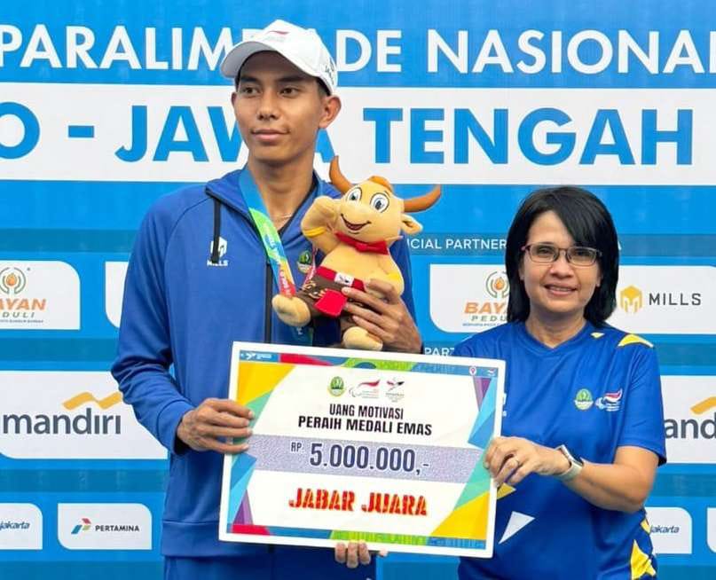 Ist. Salah satu atlet asal Jabar saat menjadi peraih medali emas di Peparnas ke- 17 Tahun 2024, Solo, Jateng. Dok Humas Jabar.