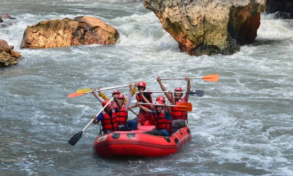 Wisata arung jeram di Sanghyang Kenit, Bandung Barat. Dok instagram (sang_hyang_kenit)