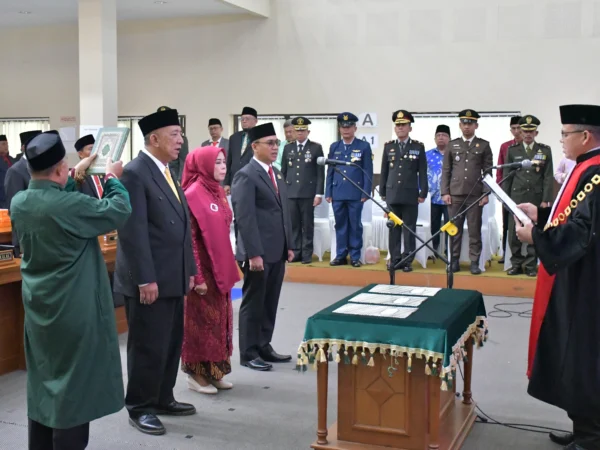 Tiga unsur pimpinan DPRD Kota Banjar disumpah jabatan dalam paripurna yang digelar di Kamis 10 Oktober 2024. (Istimewa)