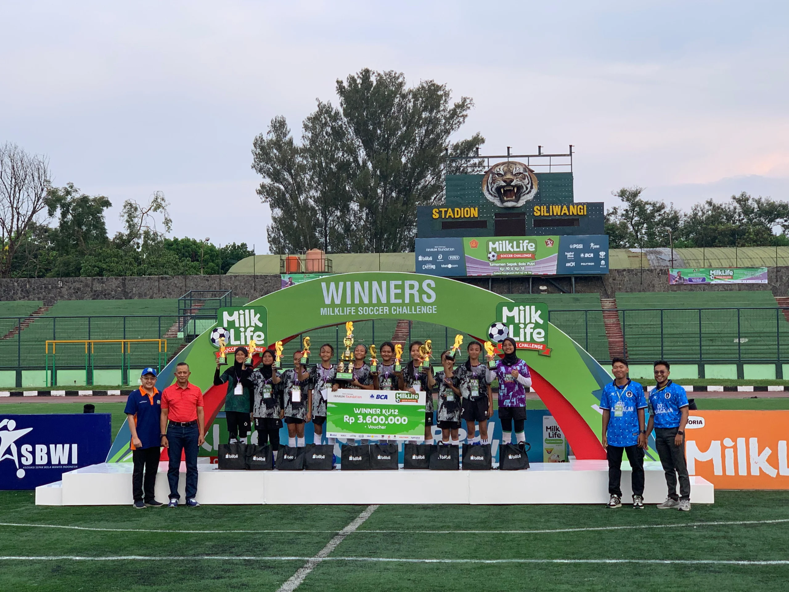 Potret penutupan MilkLife Soccer Challenge - Bandung Series 2 2024, di Stadion Siliwangi, Kota Bandung, Rabu (13/10)