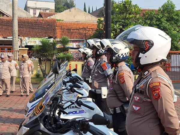 Kepolisian Resor Kota (Polresta) Bandung menggelar apel pasukan sebagai tanda dimulainya Operasi Zebra, yang akan berlangsung mulai 14 hingga 27 Oktober 2024. Foto Agi