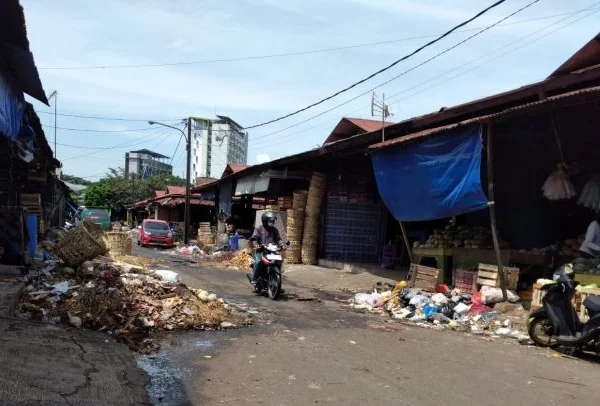 Tampak muncul timbulan sampah di Pasar Gedebage. Pemkot Bandung tengah menyoroti masalah penanganan di sejumlah pasar tradisional.