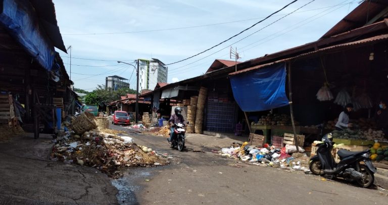 Tampak muncul timbulan sampah di Pasar Gedebage. Pemkot Bandung tengah menyoroti masalah penanganan di sejumlah pasar tradisional.