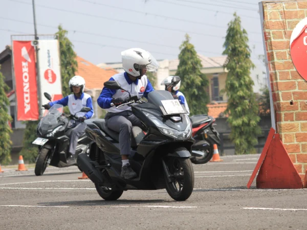 Menjaga Kenyamanan dan Keamanan Berkendara dengan Teknik dan Postur yang Tepat