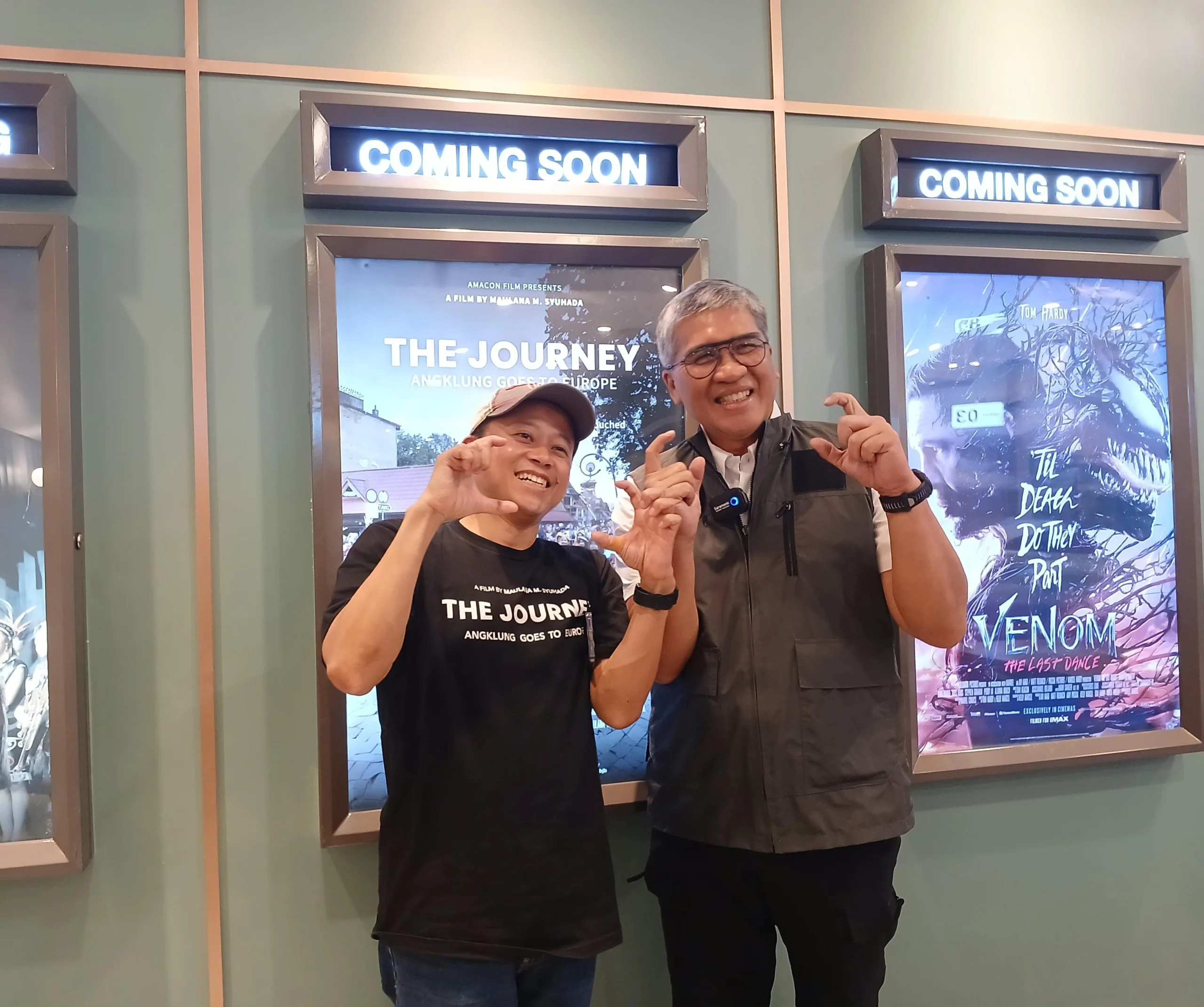 Pj Wali Kota Cimahi, Dicky Saromi bersama Produser, Sutradara Sekaligus Editor Film Dokumenter The Journey Angklung Goes to Europe, Maulana M. Syuhada (MONG)