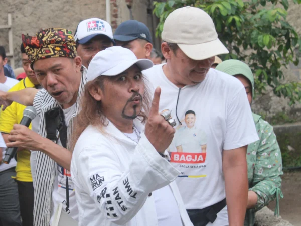 Kang Komar Preman Pensiun Rela Blusukan Sendiri Kampanyekan Dikdik-Bagja