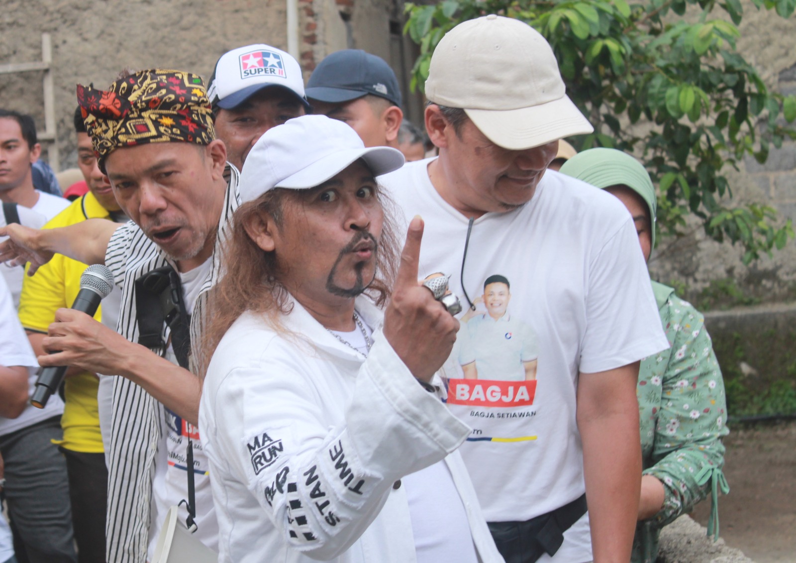 Kang Komar Preman Pensiun Rela Blusukan Sendiri Kampanyekan Dikdik-Bagja