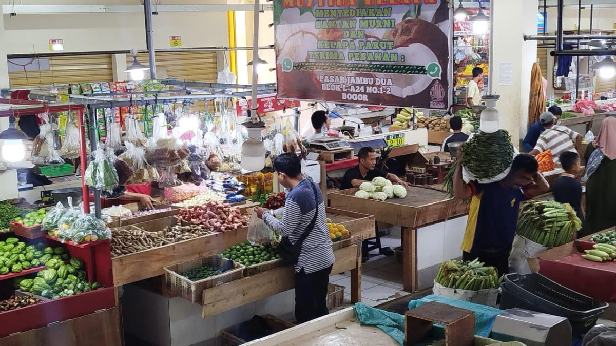 Ilustrasi: Sejumlah pedagang mulai berjualan di Pasar Jambu Dua, Kota Bogor. (Yudha Prananda / Jabar Ekspres)