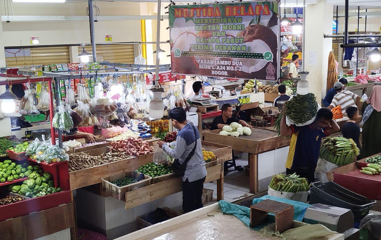 Ilustrasi: Sejumlah pedagang mulai berjualan di Pasar Jambu Dua, Kota Bogor. (Yudha Prananda / Jabar Ekspres)