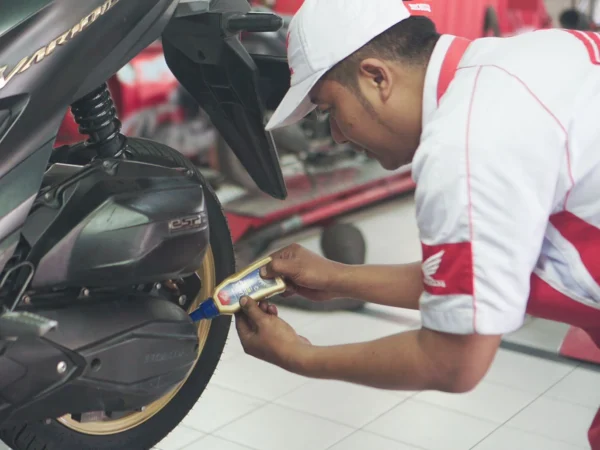 Pentingnya Mengganti Oli Transmisi Motor Matic Secara Rutin