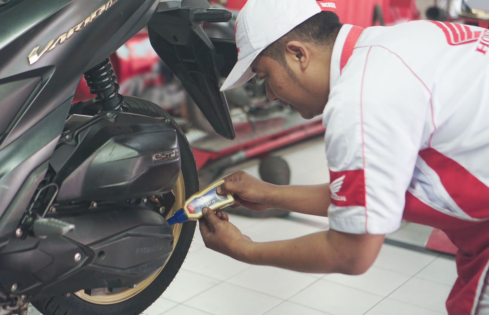 Pentingnya Mengganti Oli Transmisi Motor Matic Secara Rutin