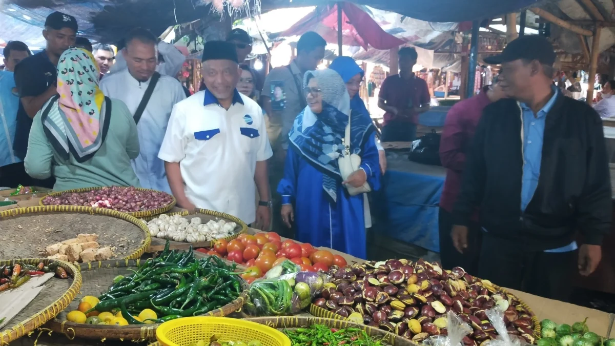 Ahmad Syaikhu, calon Gubernur Jawa Barat nomor urut 3, mengungkapkan keprihatinannya terhadap kondisi Pasar Pujasera Subang yang meskipun tertata, tetapi sepi pengunjung.