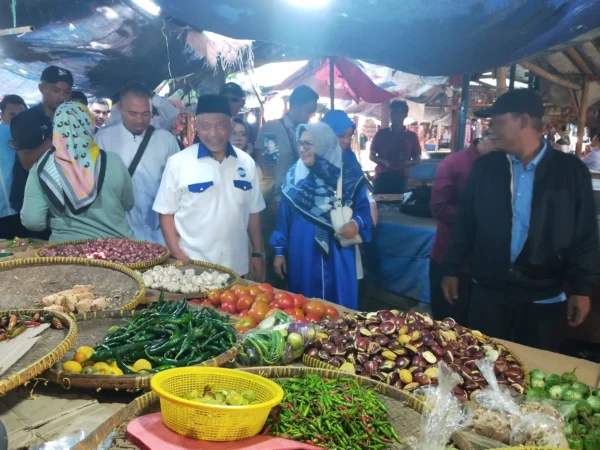 Ahmad Syaikhu, calon Gubernur Jawa Barat nomor urut 3, mengungkapkan keprihatinannya terhadap kondisi Pasar Pujasera Subang yang meskipun tertata, tetapi sepi pengunjung.