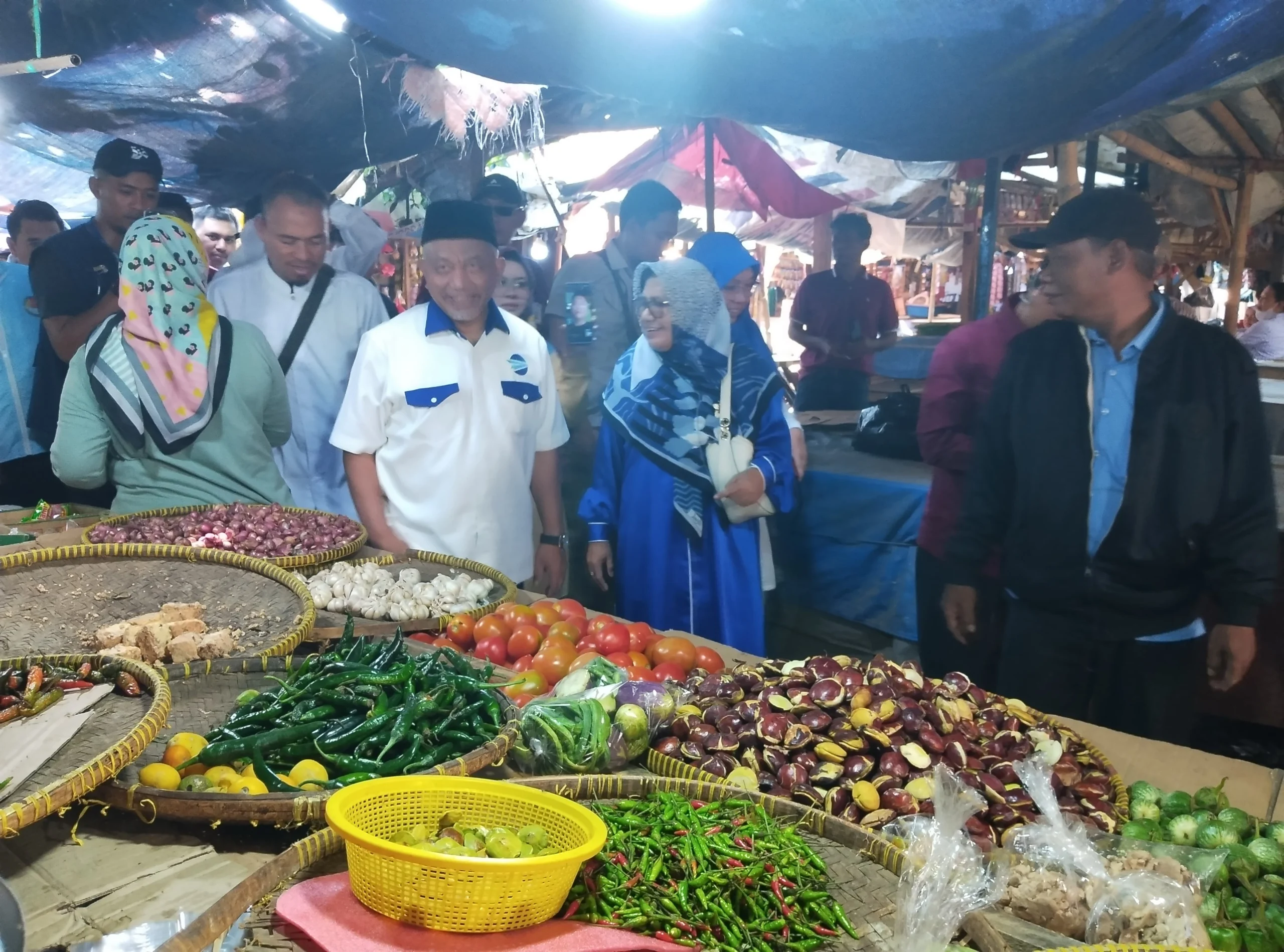 Ahmad Syaikhu, calon Gubernur Jawa Barat nomor urut 3, mengungkapkan keprihatinannya terhadap kondisi Pasar Pujasera Subang yang meskipun tertata, tetapi sepi pengunjung.